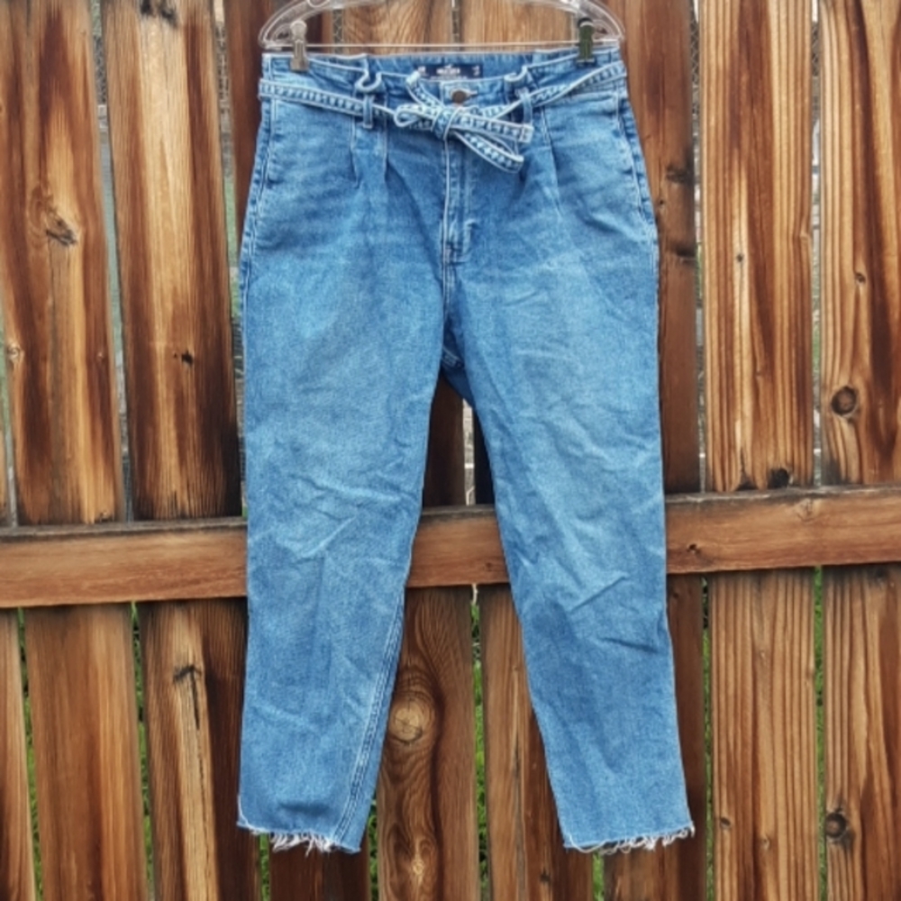 Hollister curvy ultra high rise mom jean 13 / 31 paperbag waist